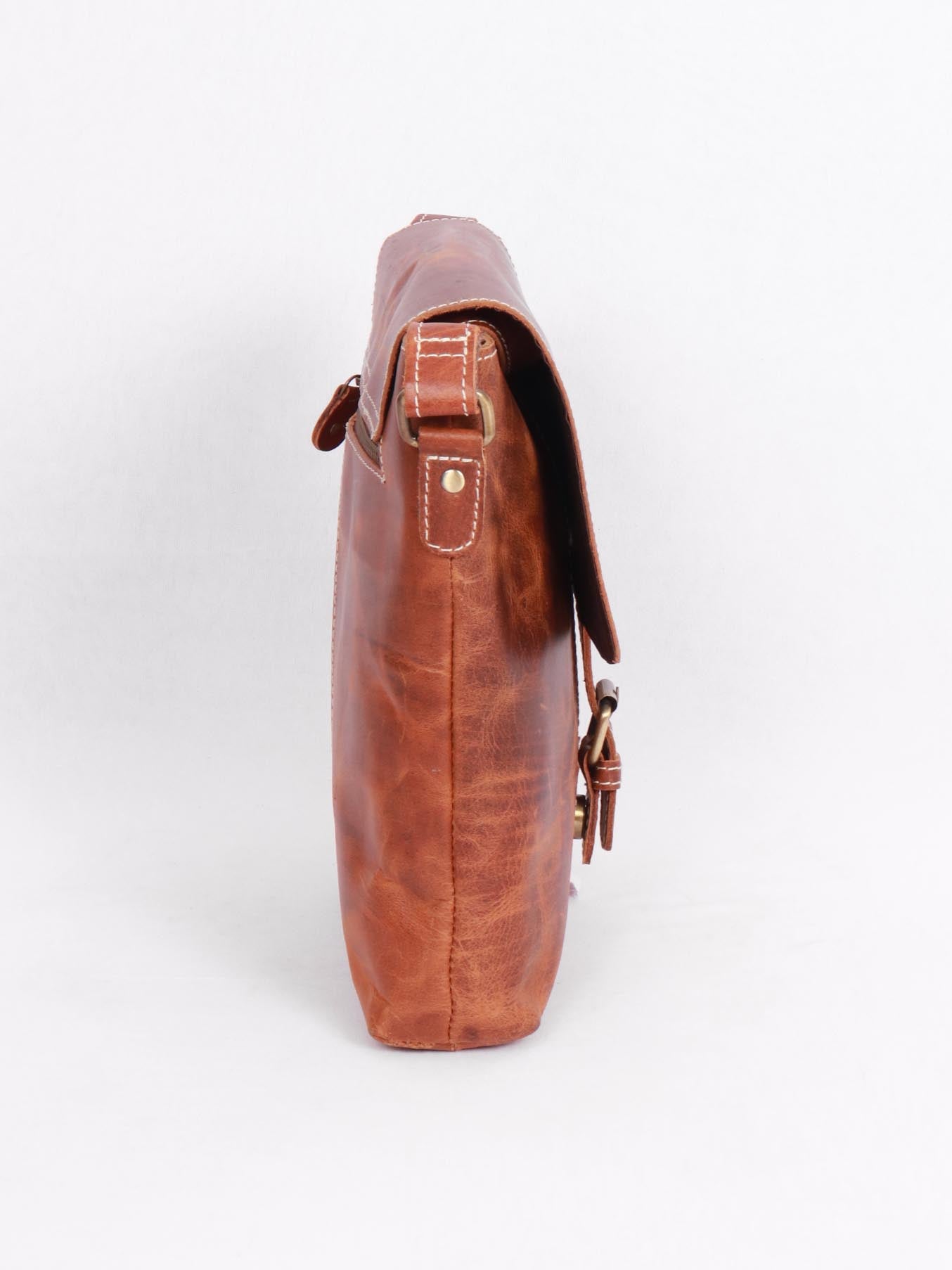 LUCA SLING BAG