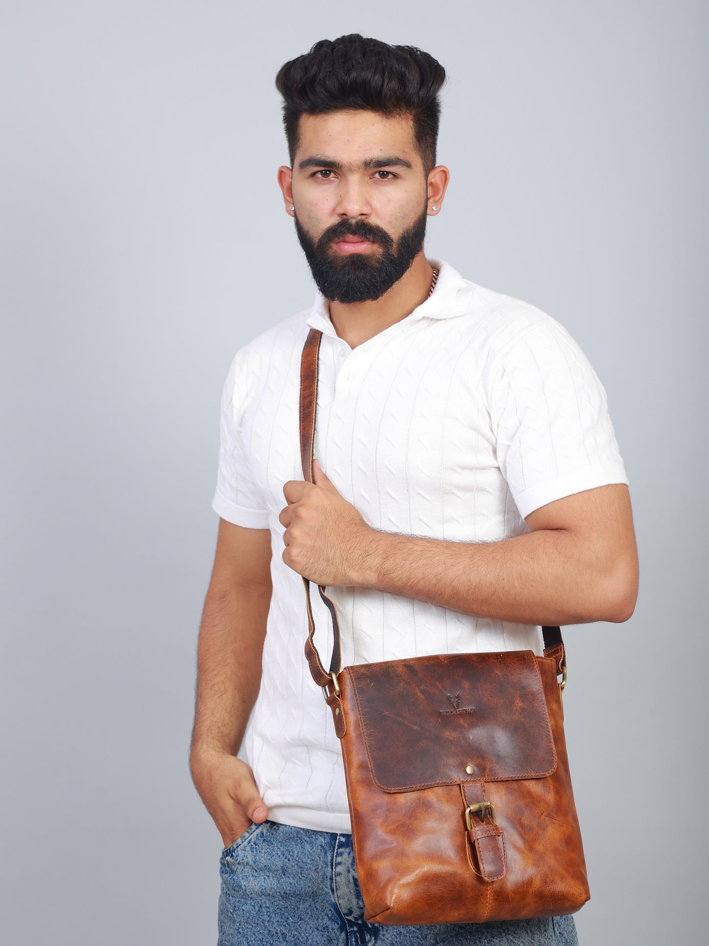 LUCA SLING BAG